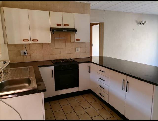 2 BEDROOM PROPERTY TO RENT IN HELDERKRUIN